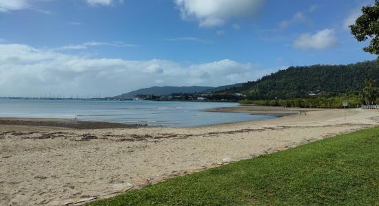 Cannonvale Beach