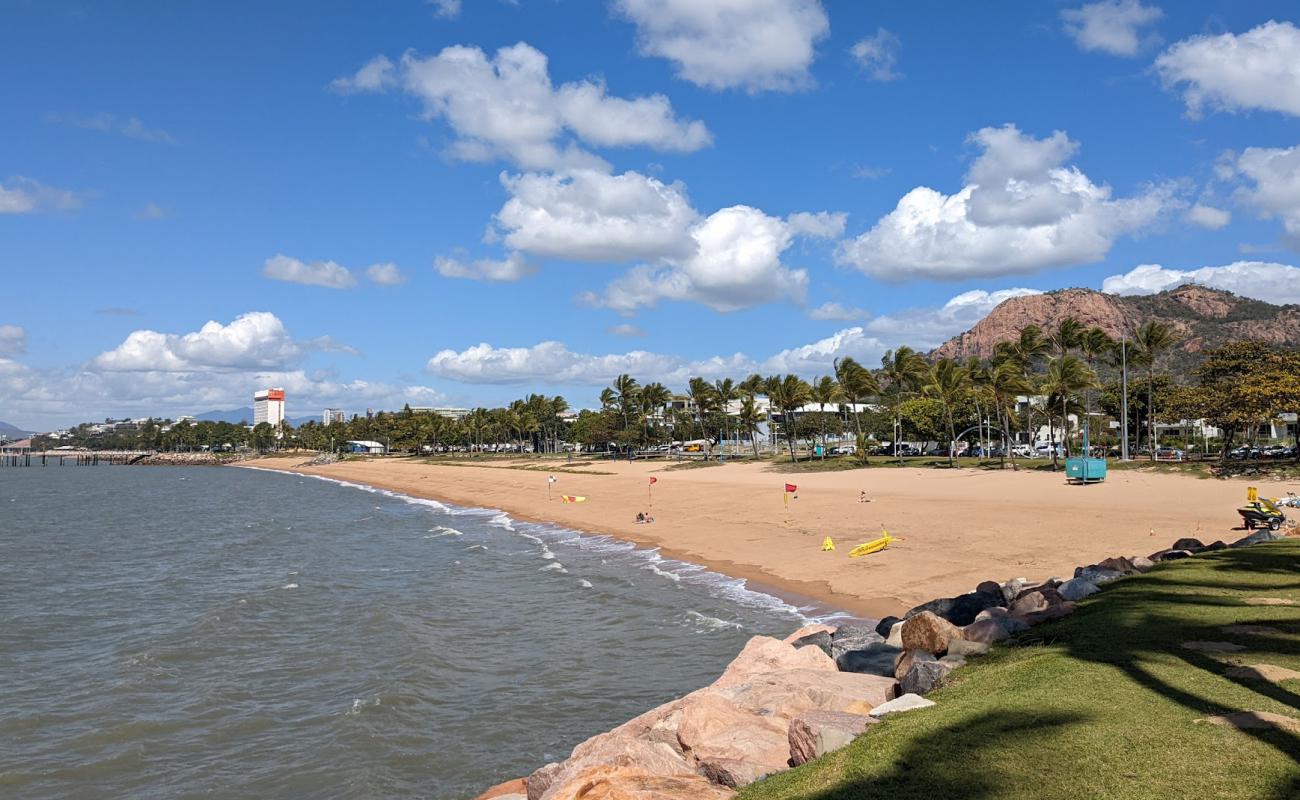 Foto de Strand Park Beach con arena brillante superficie