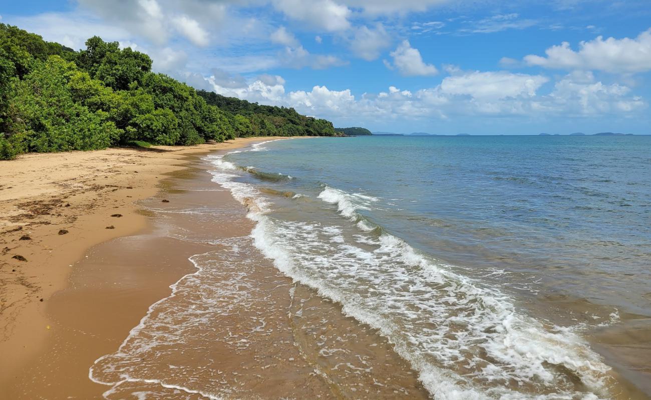 Foto de Narragon Beach con arena brillante superficie