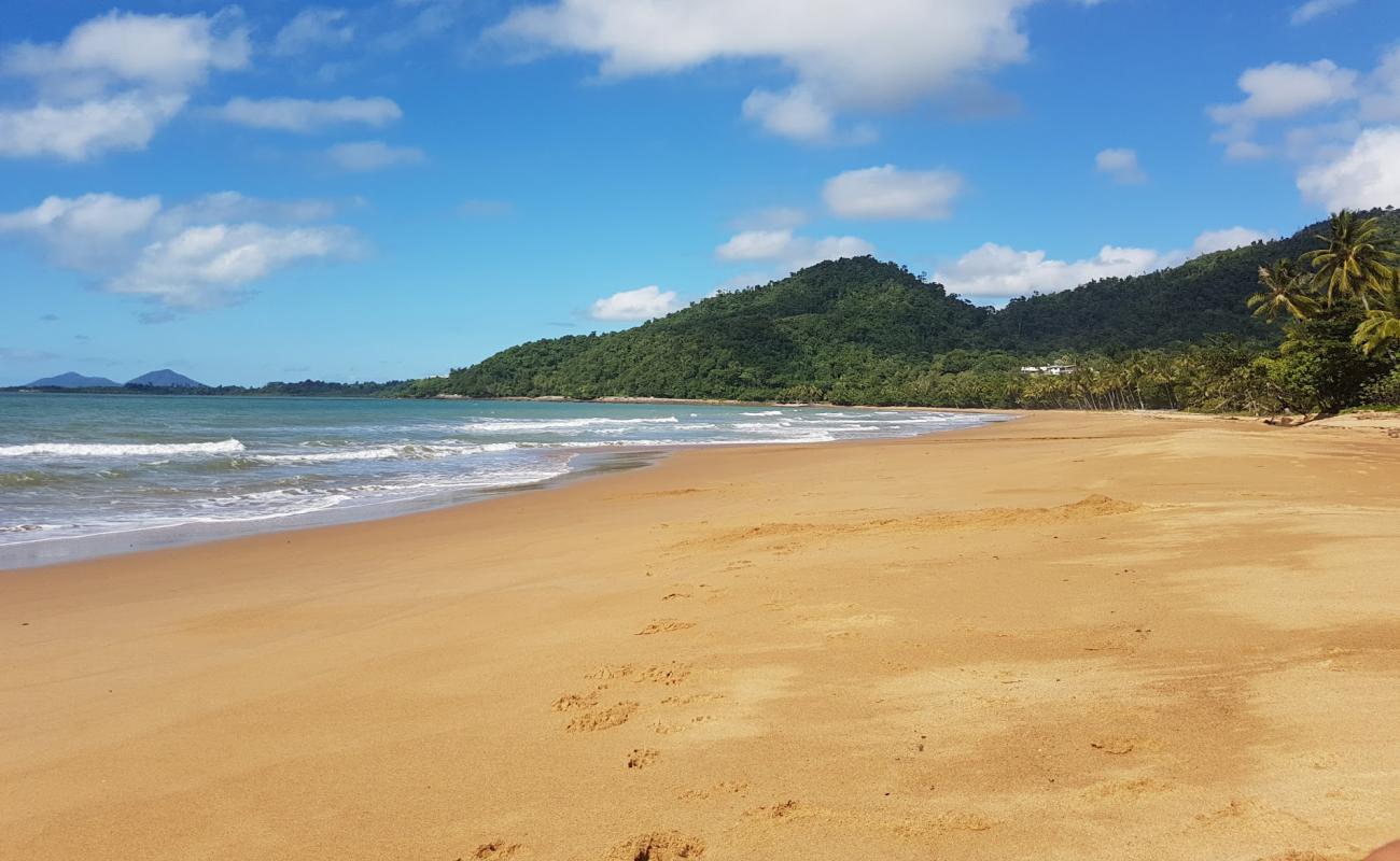 Foto de Bingil Bay con arena brillante superficie