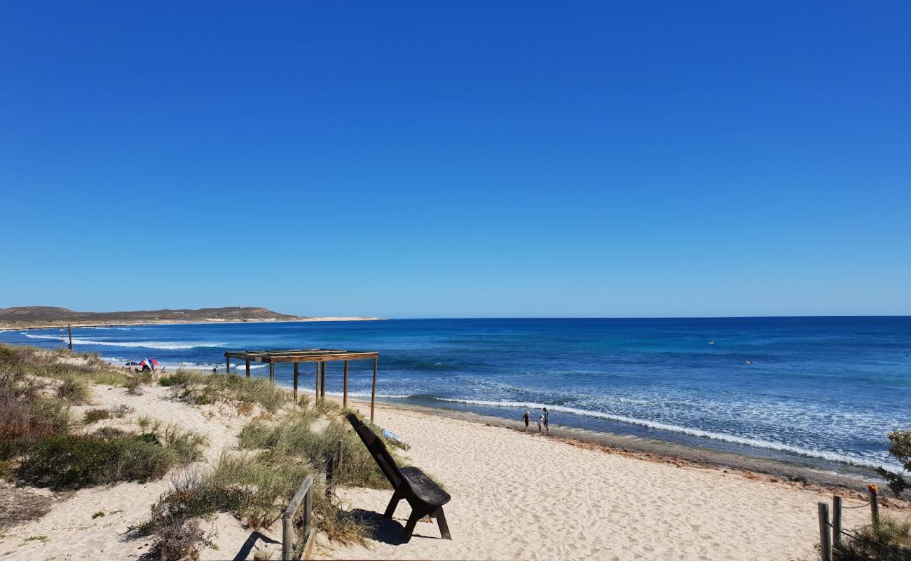 Foto de Dunes Beach con arena brillante superficie