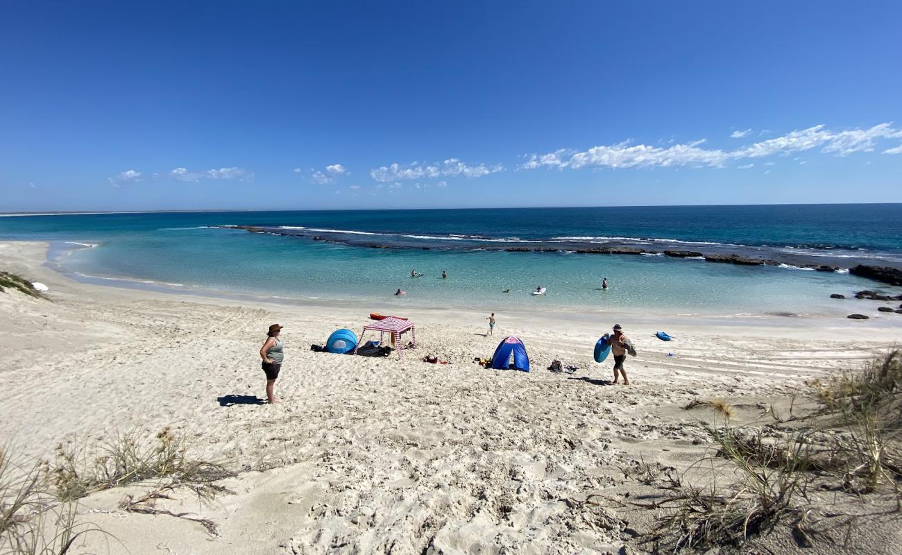 Foto de Oyster Bridge Beach con arena brillante superficie