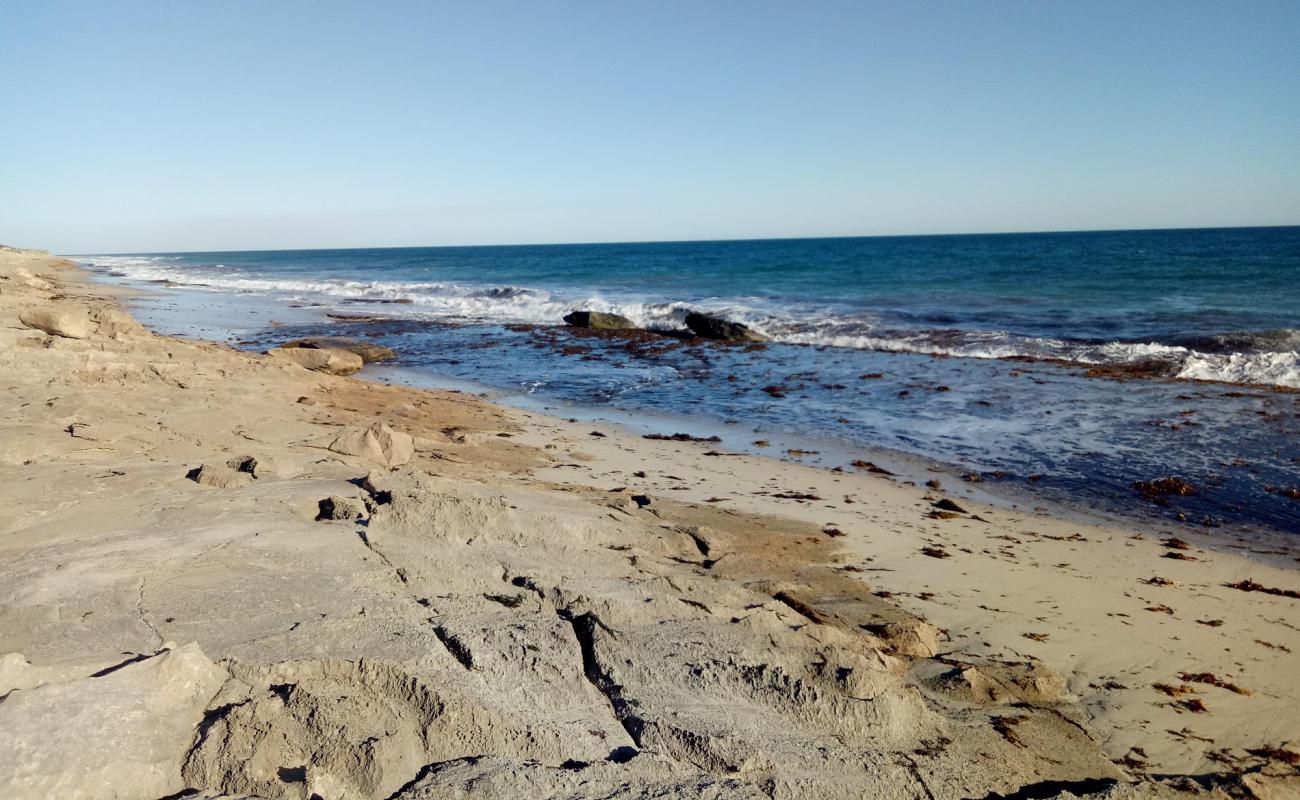 Foto de African Reef Beach con arena brillante y rocas superficie