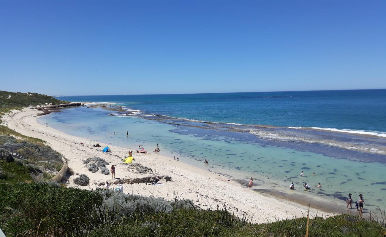 Foto de Yanchep Beach con arena brillante superficie