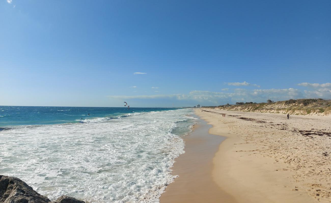 Foto de Floreat Beach con arena brillante superficie