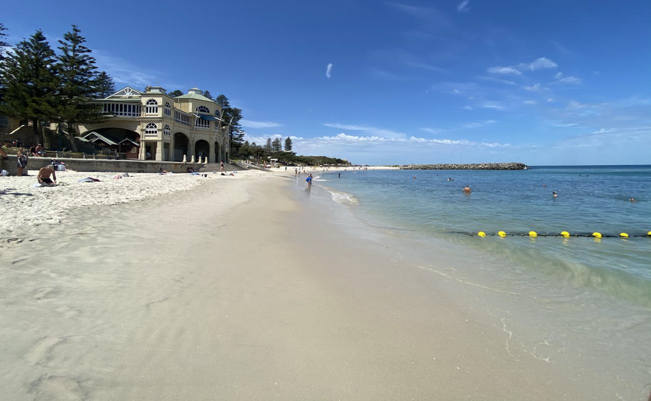 Foto de Playa de Cottesloe con brillante arena fina superficie