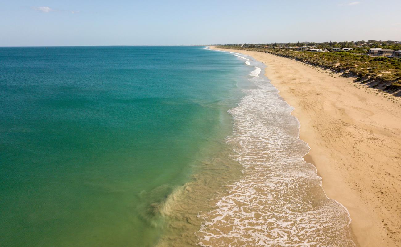 Foto de Madora Beach con arena brillante superficie