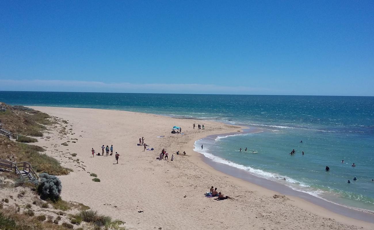 Foto de Halls Head Beach con arena brillante superficie