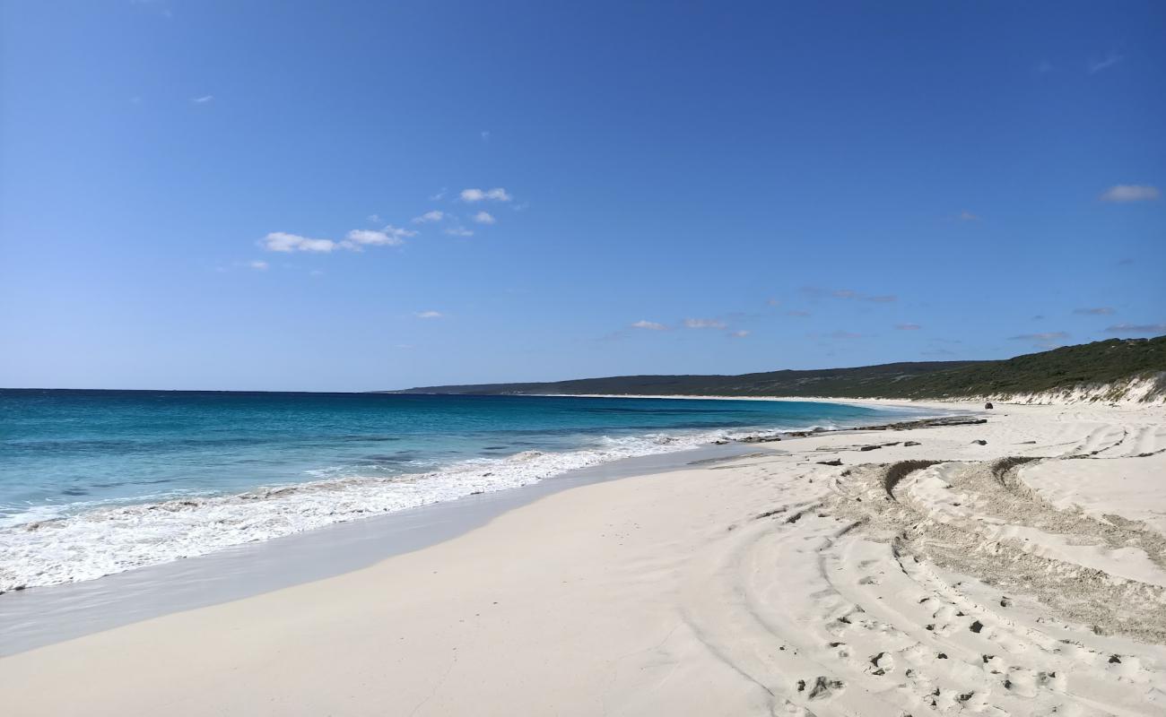 Foto de Neretlis Beach con arena brillante superficie