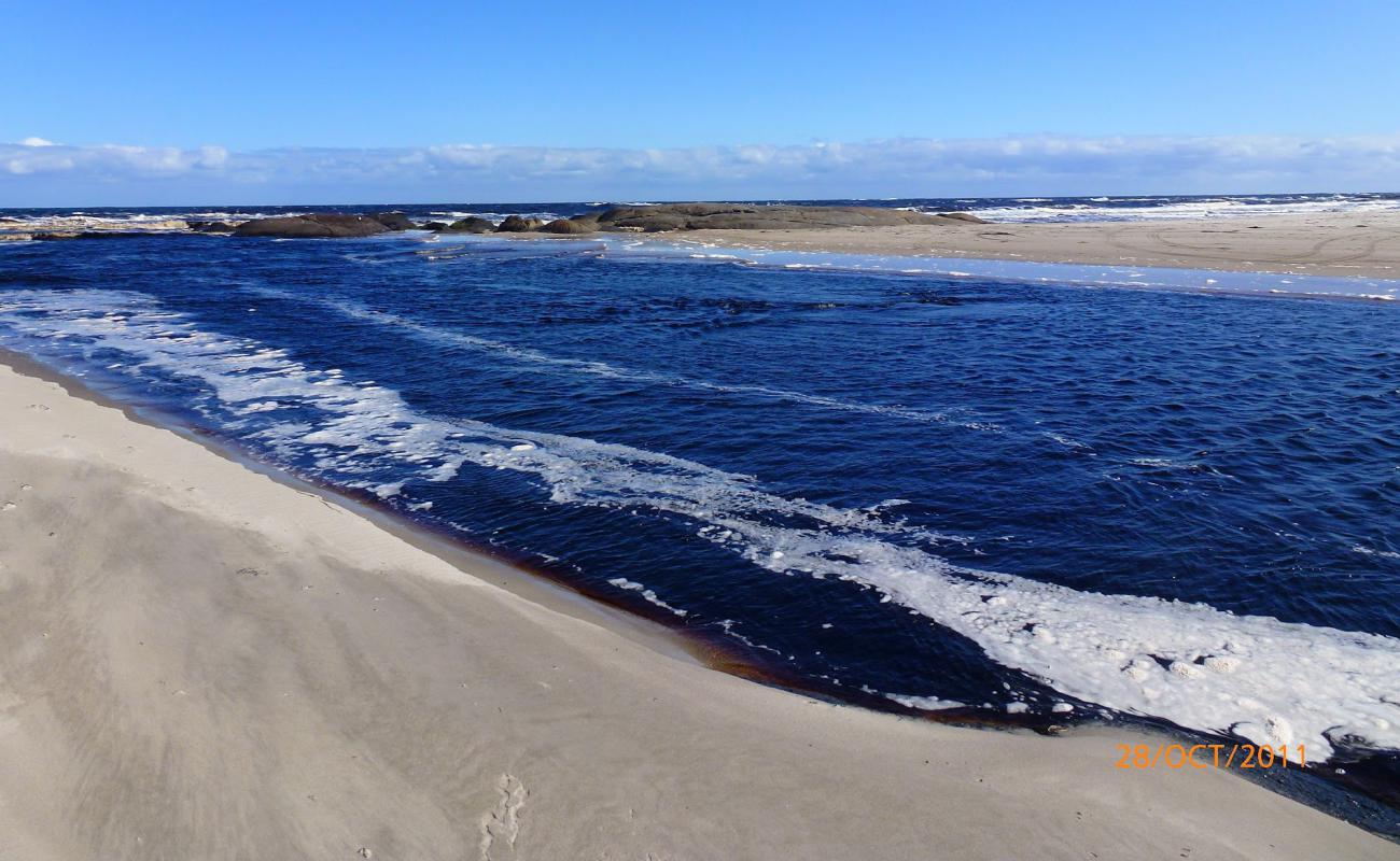 Foto de Gardner Beach con arena brillante superficie