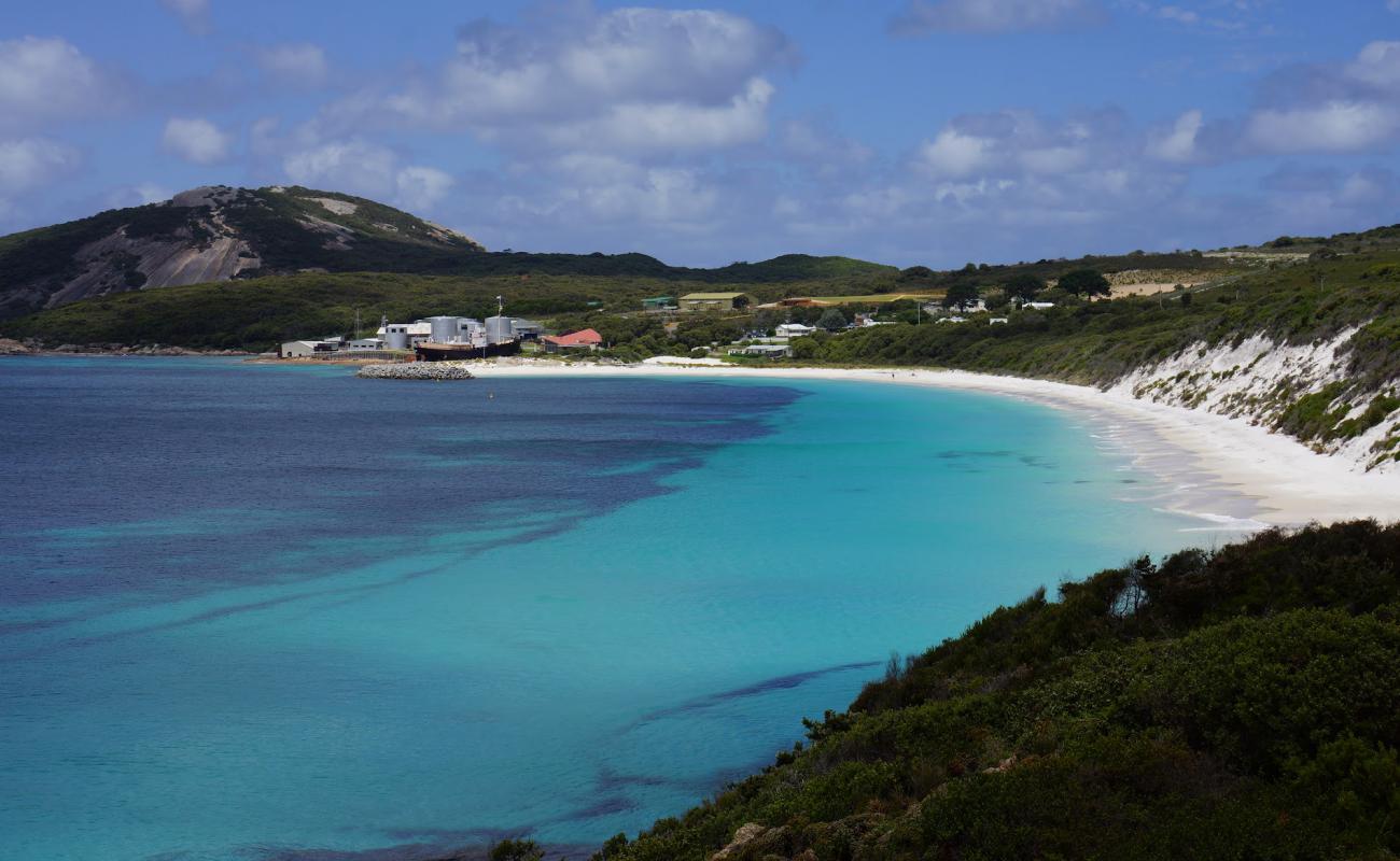 Foto de Cheyne Beach con arena blanca superficie