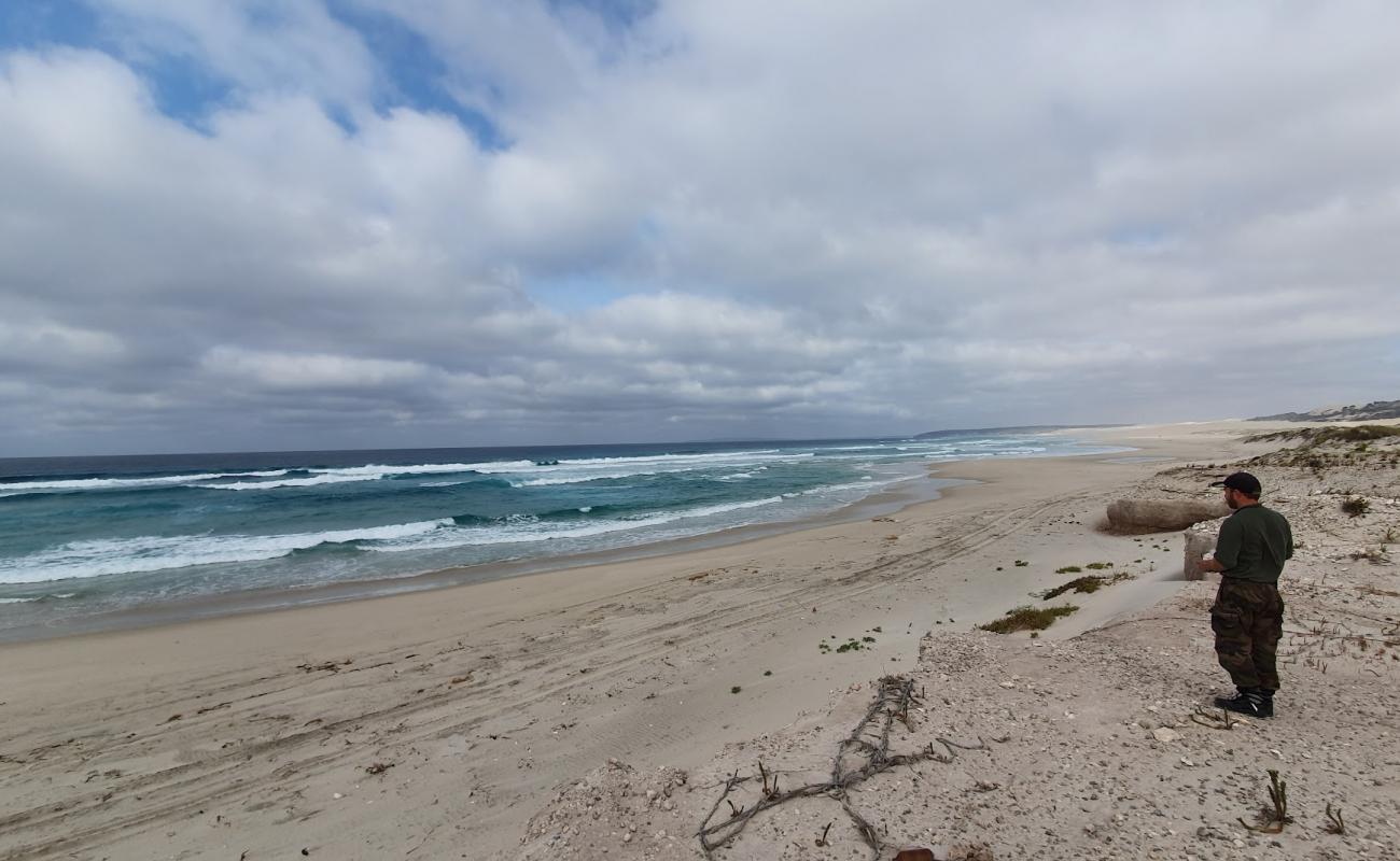 Foto de Reef Beach con arena brillante superficie