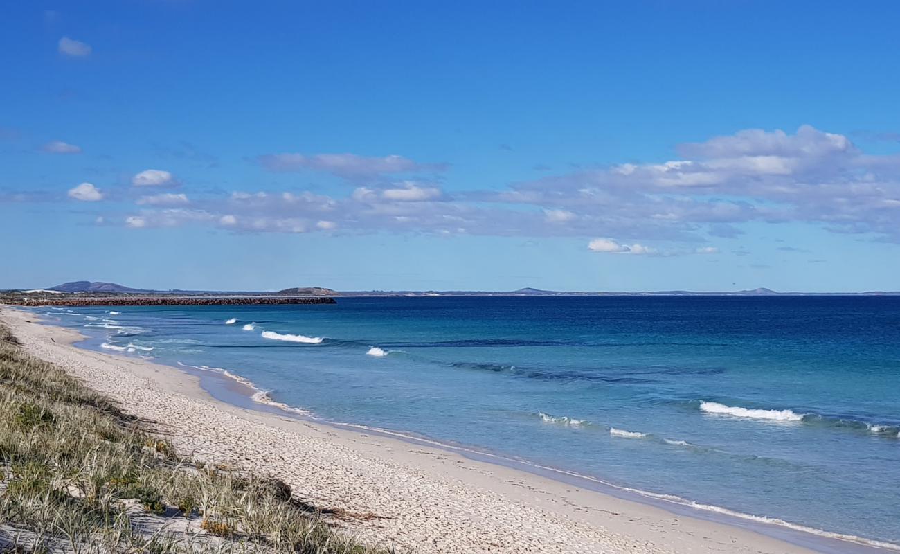 Foto de Castletown Beach con arena fina blanca superficie