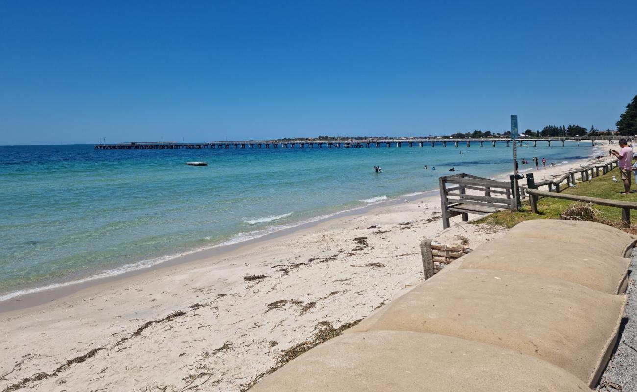 Foto de Tumby Bay Jetty con arena brillante superficie