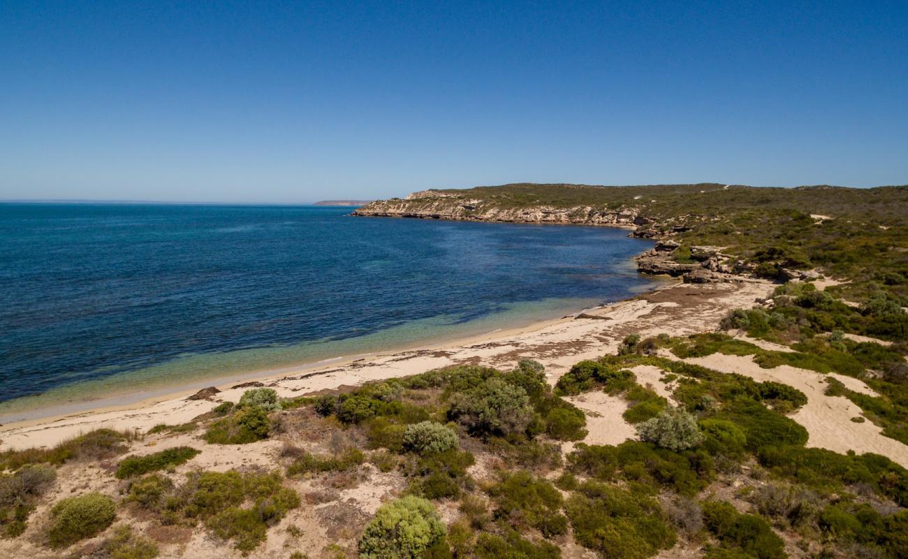 Foto de Cable Bay Beach con arena brillante superficie