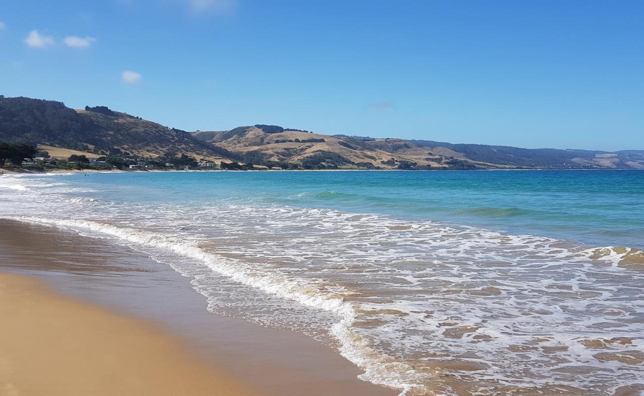 Foto de Apollo Bay con arena brillante superficie