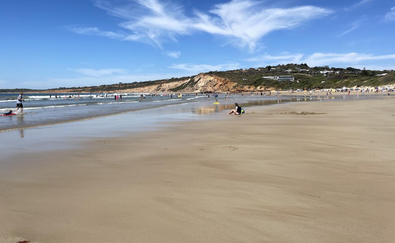 Foto de Anglesea Beach con arena brillante superficie