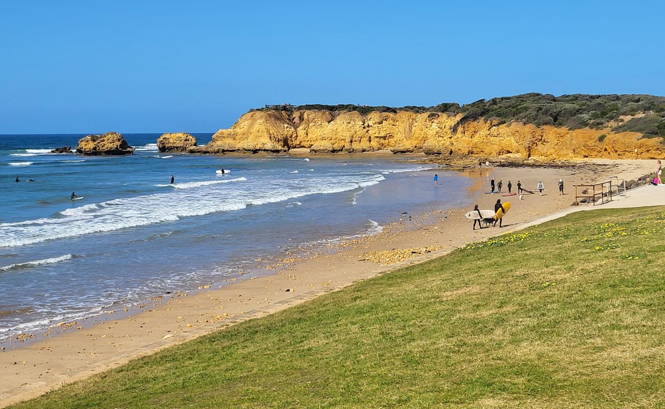 Foto de Torquay Surf Beach con arena brillante superficie