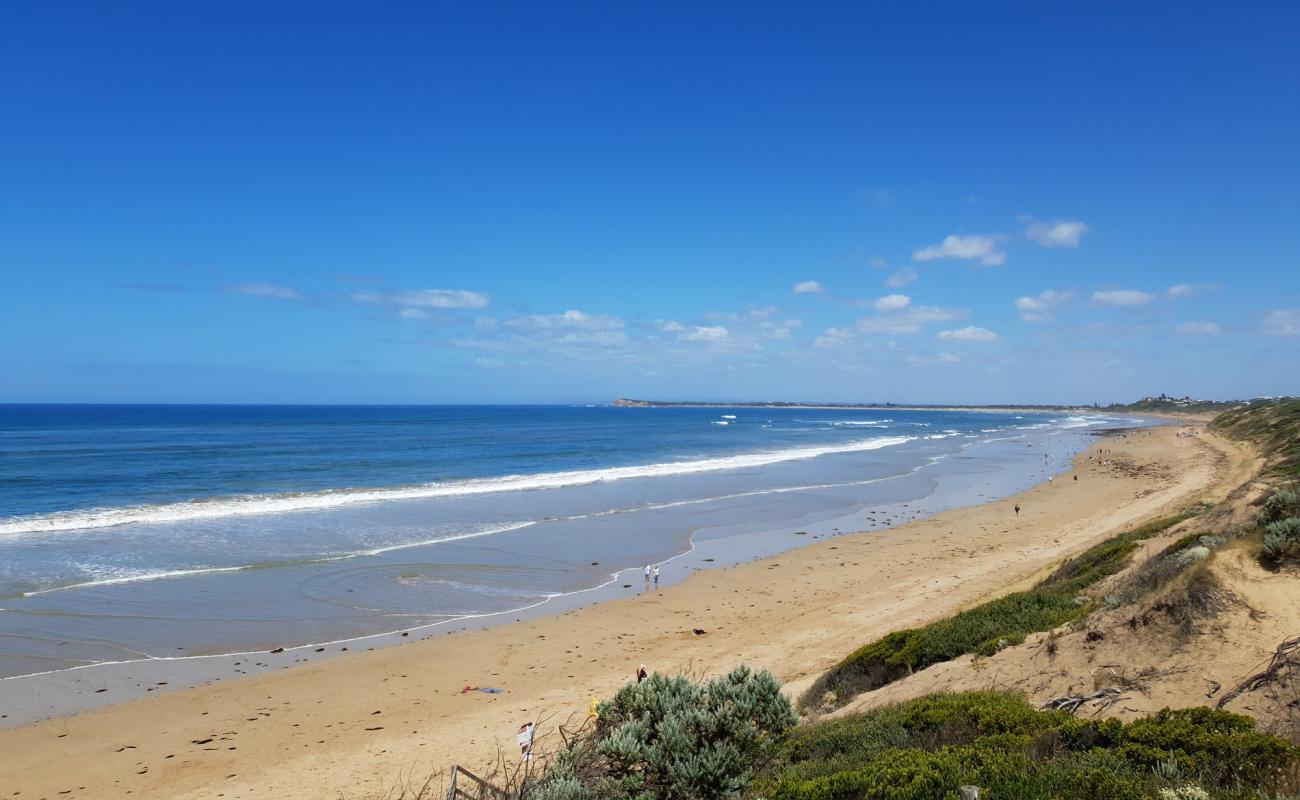 Foto de Ocean Grove Beach con arena brillante superficie