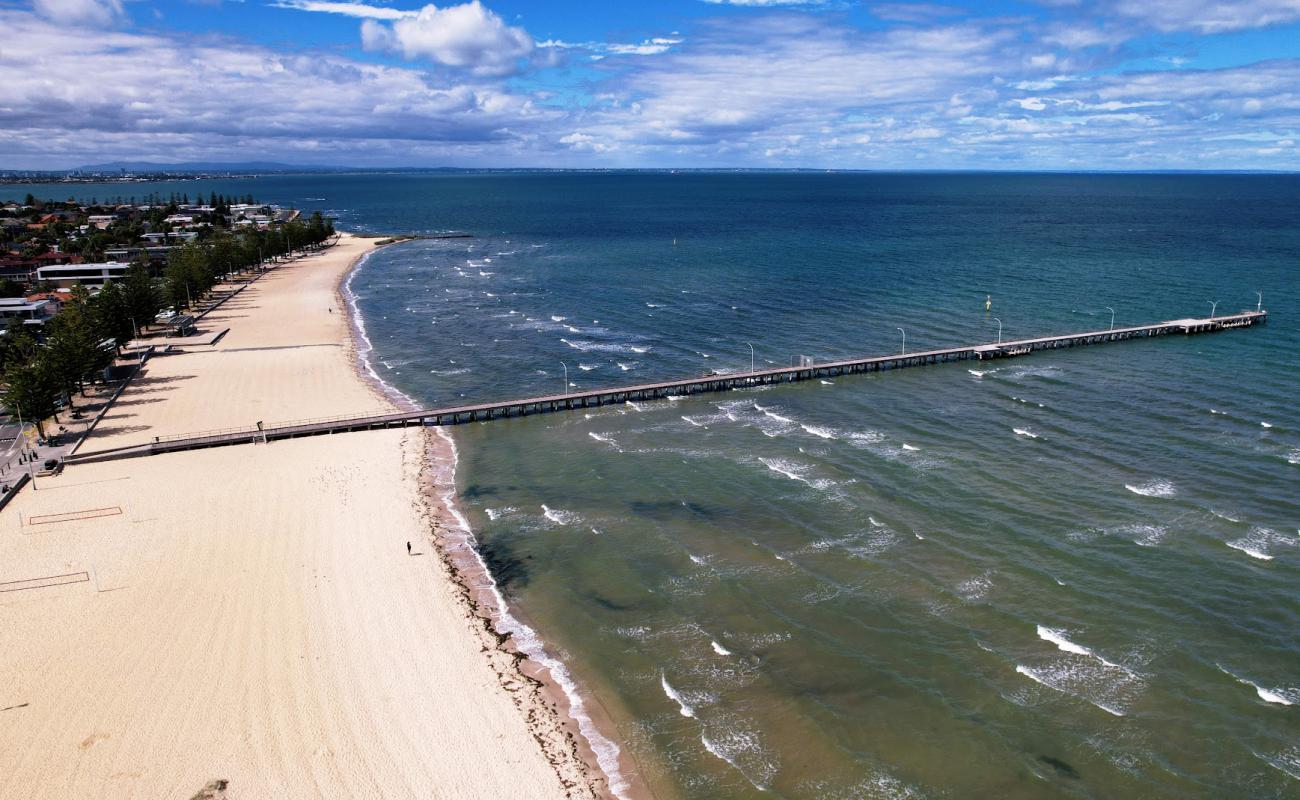 Foto de Altona Beach con arena brillante superficie