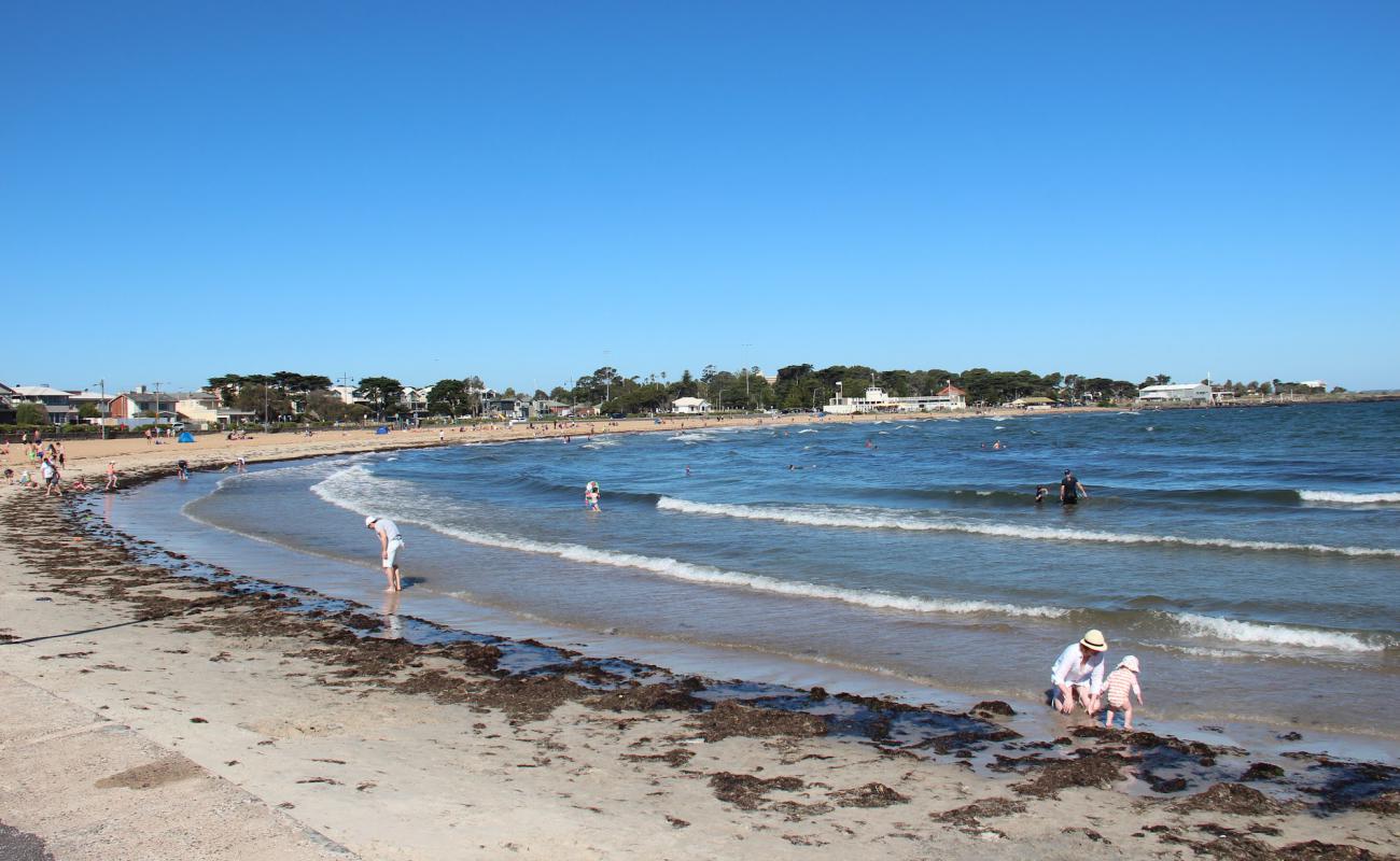 Foto de Williamstown Beach con arena brillante superficie