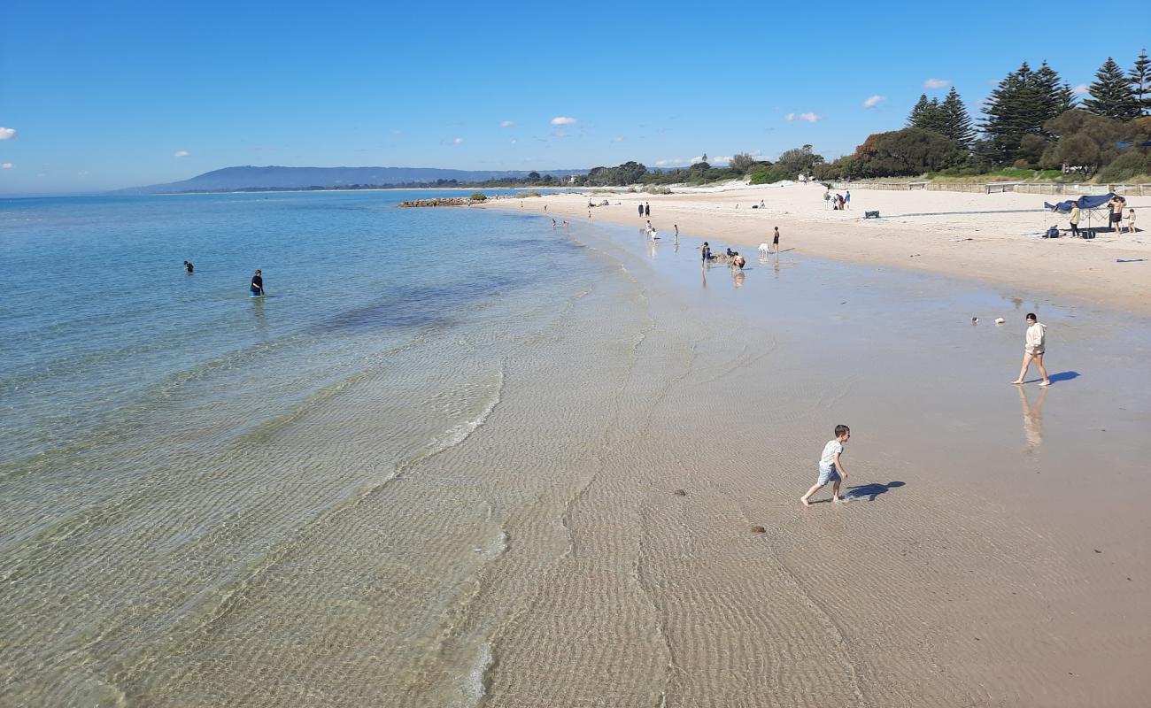 Foto de Rye Beach con arena brillante superficie