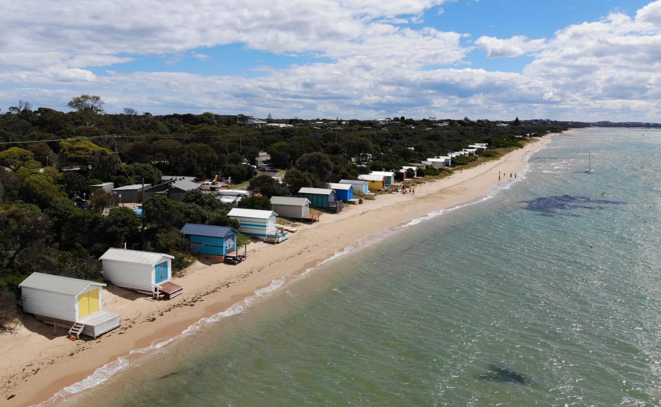 Foto de Tyrone Beach con arena brillante superficie