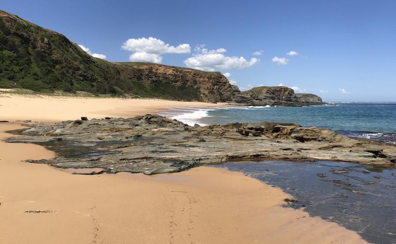 Foto de Sandy Waterhole Beach con arena brillante superficie