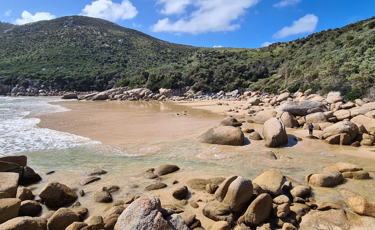 Foto de Fairy Cove Beach con arena brillante superficie