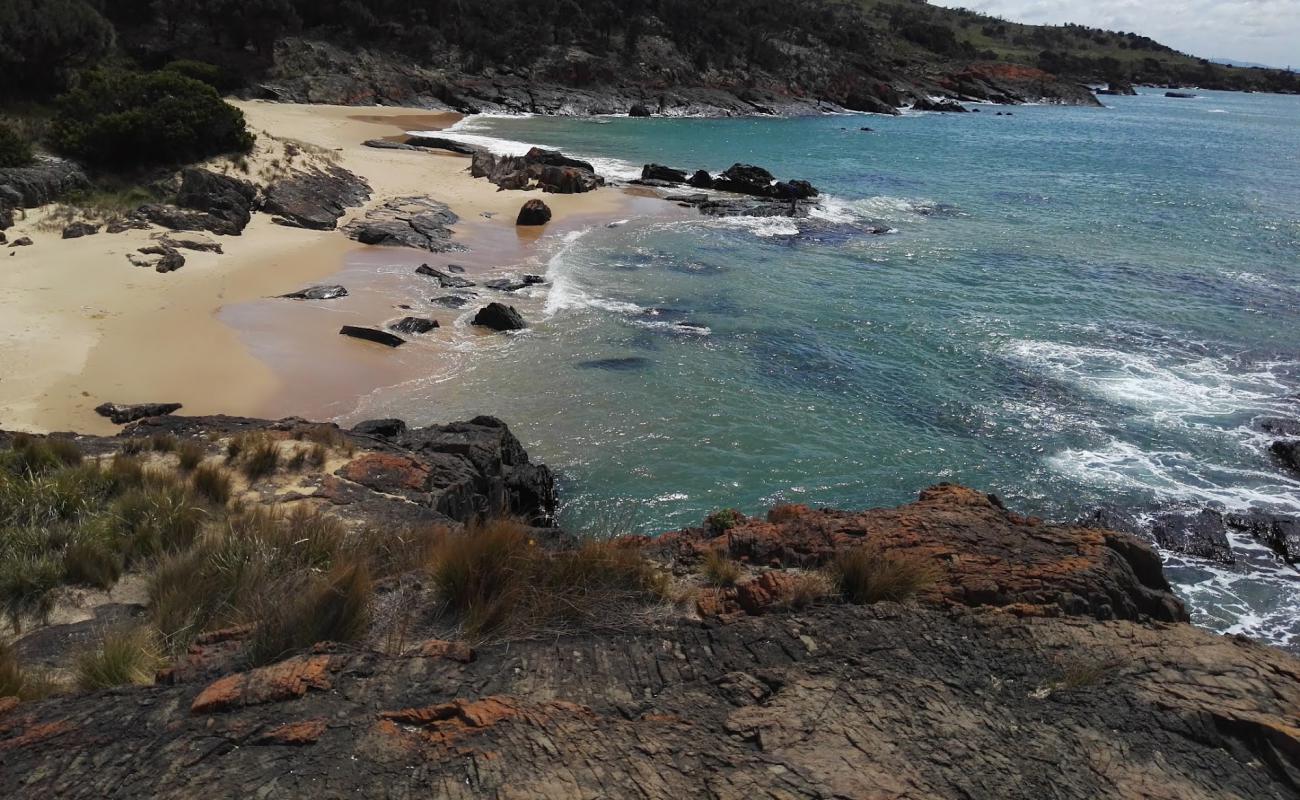 Foto de Spiky Beach con arena brillante superficie