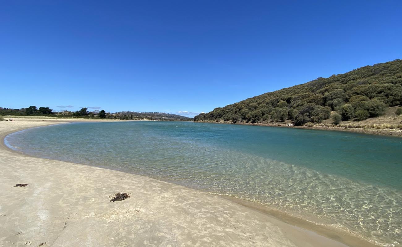 Foto de Carlton Beach con arena brillante superficie