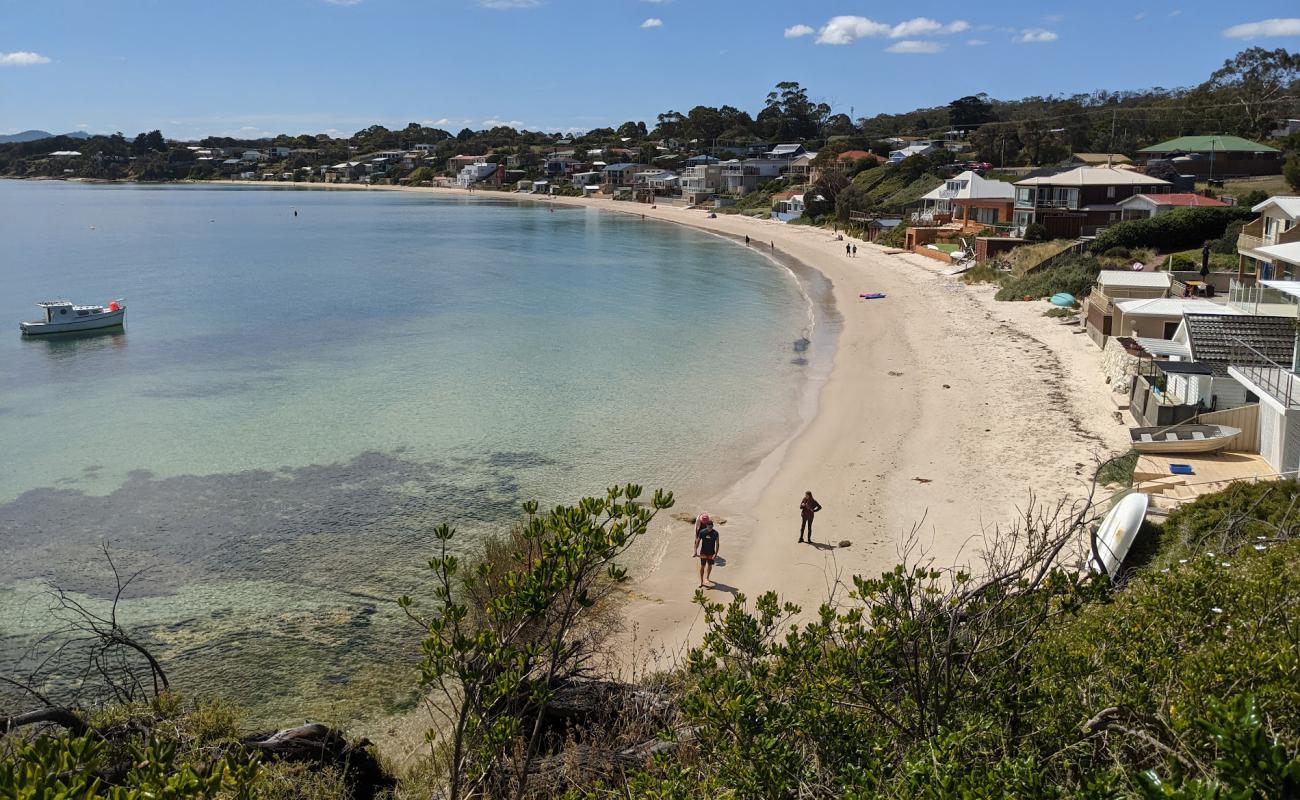 Foto de Opossum Bay Beach con arena brillante superficie