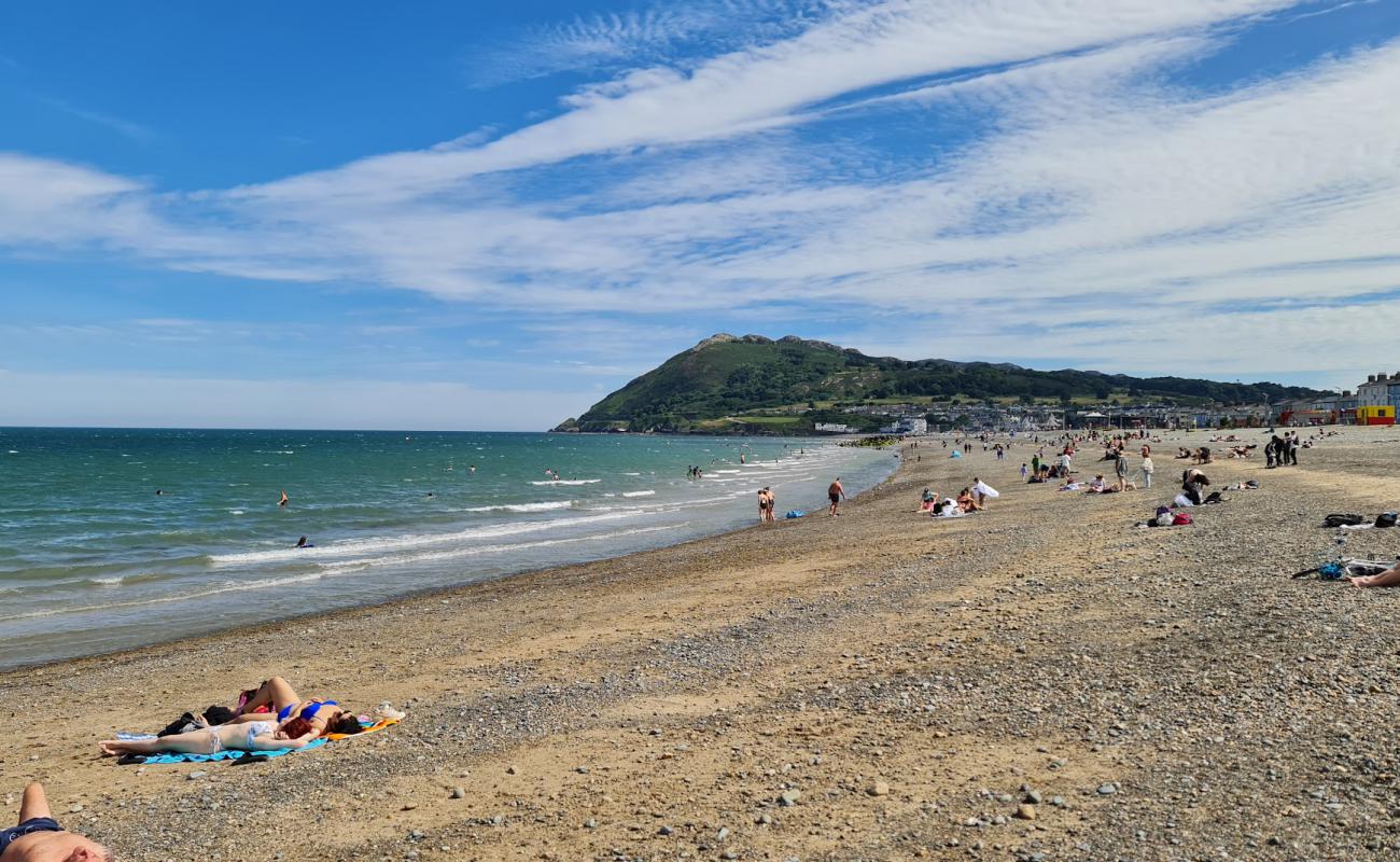 Foto de Bray Beach con guijarro gris superficie