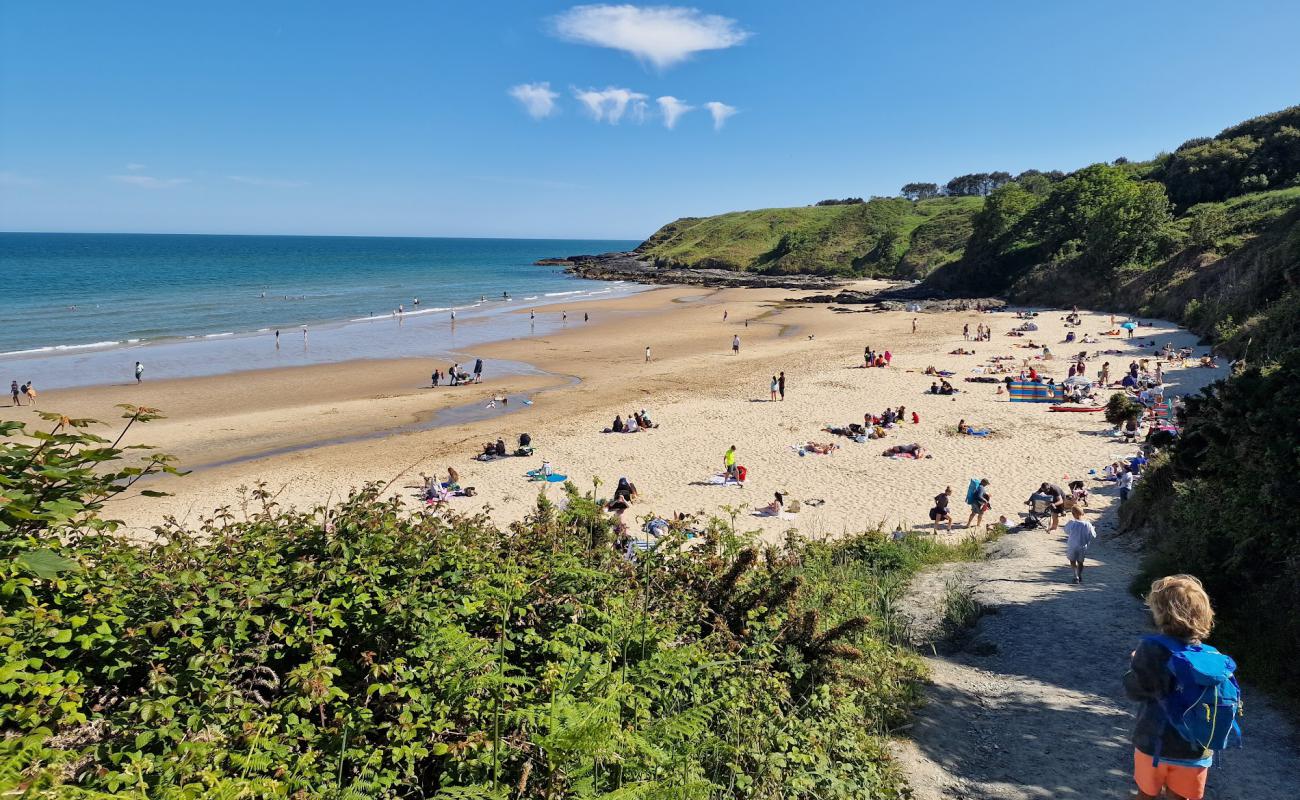 Foto de Magheramore Beach con brillante arena fina superficie