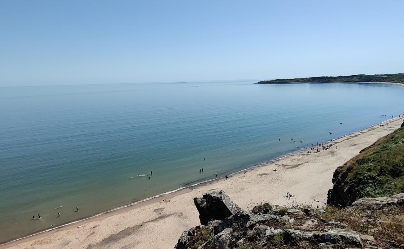 Foto de Hanging Rock Beach con arena brillante superficie