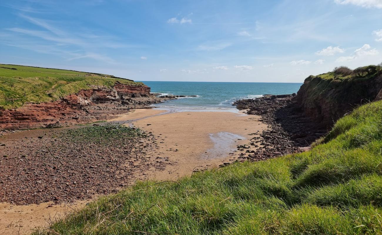 Foto de Rathmoylan Cove Beach con arena fina y guijarros superficie