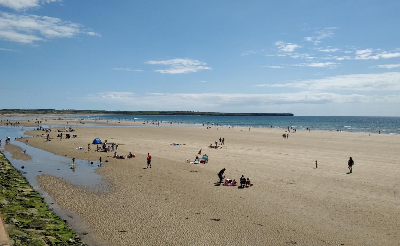 Foto de Tramore Beach con arena fina y guijarros superficie