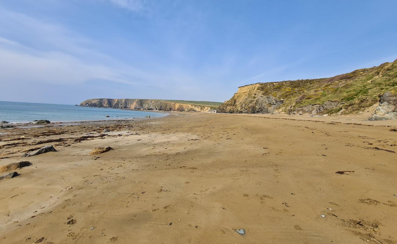 Foto de Kilfarrasy Beach con arena fina y guijarros superficie