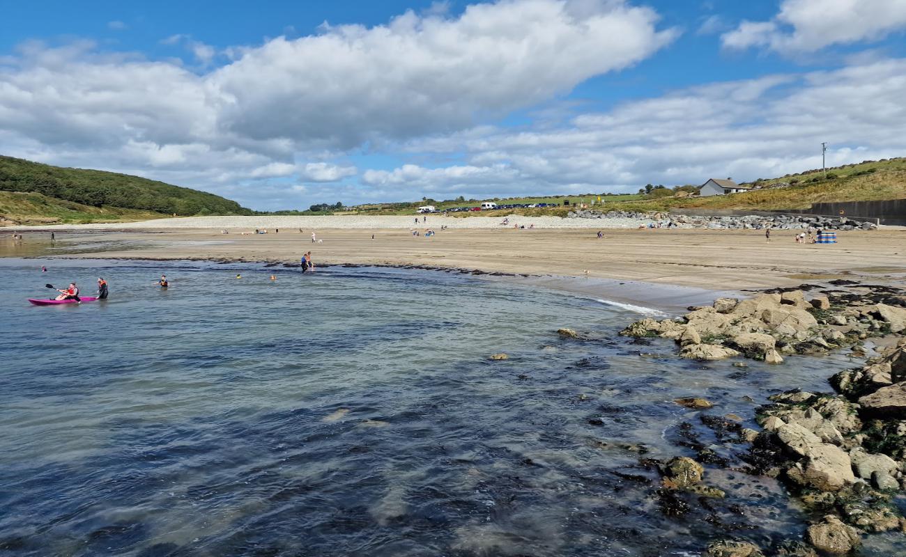 Foto de Kilmurrin Beach con arena fina y guijarros superficie