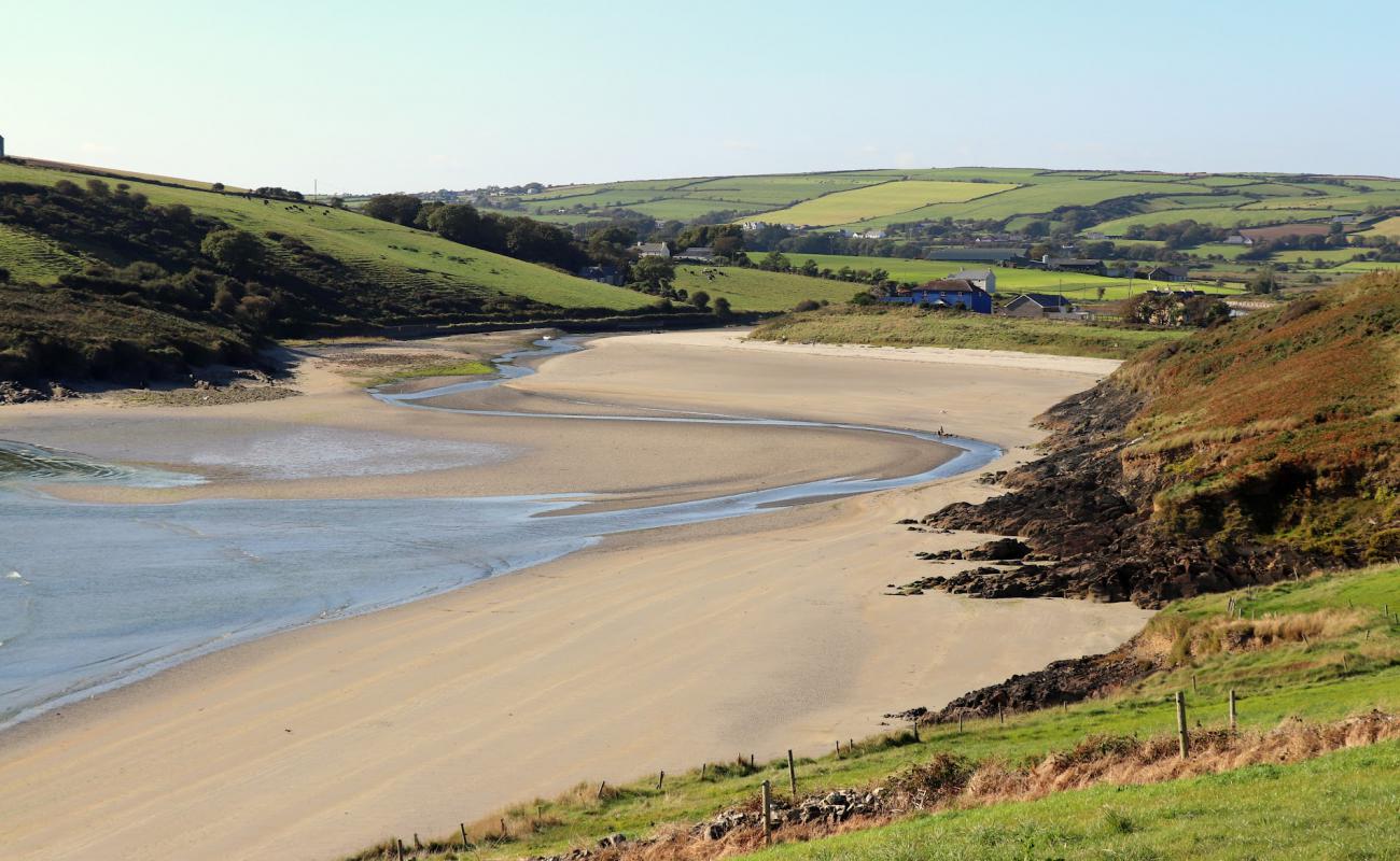 Foto de Moloney's Beach con arena brillante superficie