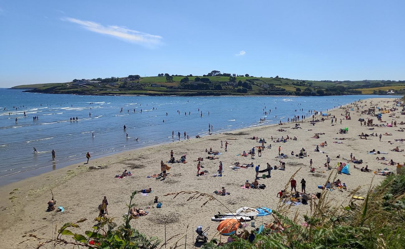 Foto de Inchydoney Beach con brillante arena fina superficie