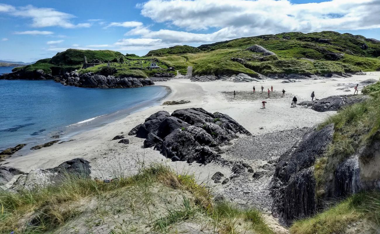 Foto de Derrynane Beach con arena brillante superficie