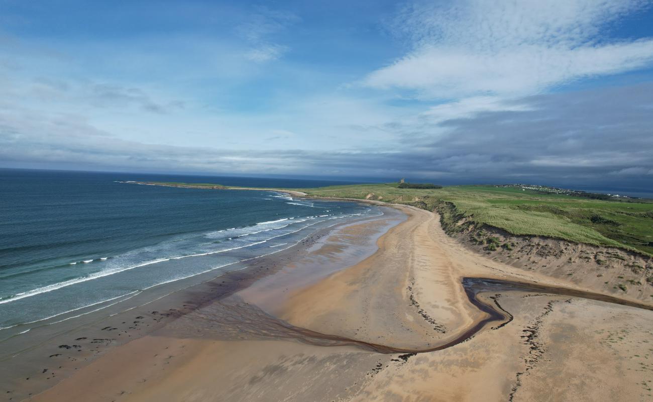 Foto de Trawalua Beach con arena brillante superficie