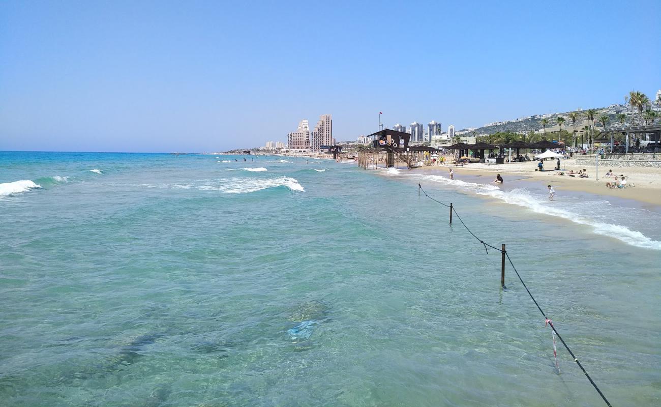 Foto de Zamir beach con arena brillante superficie