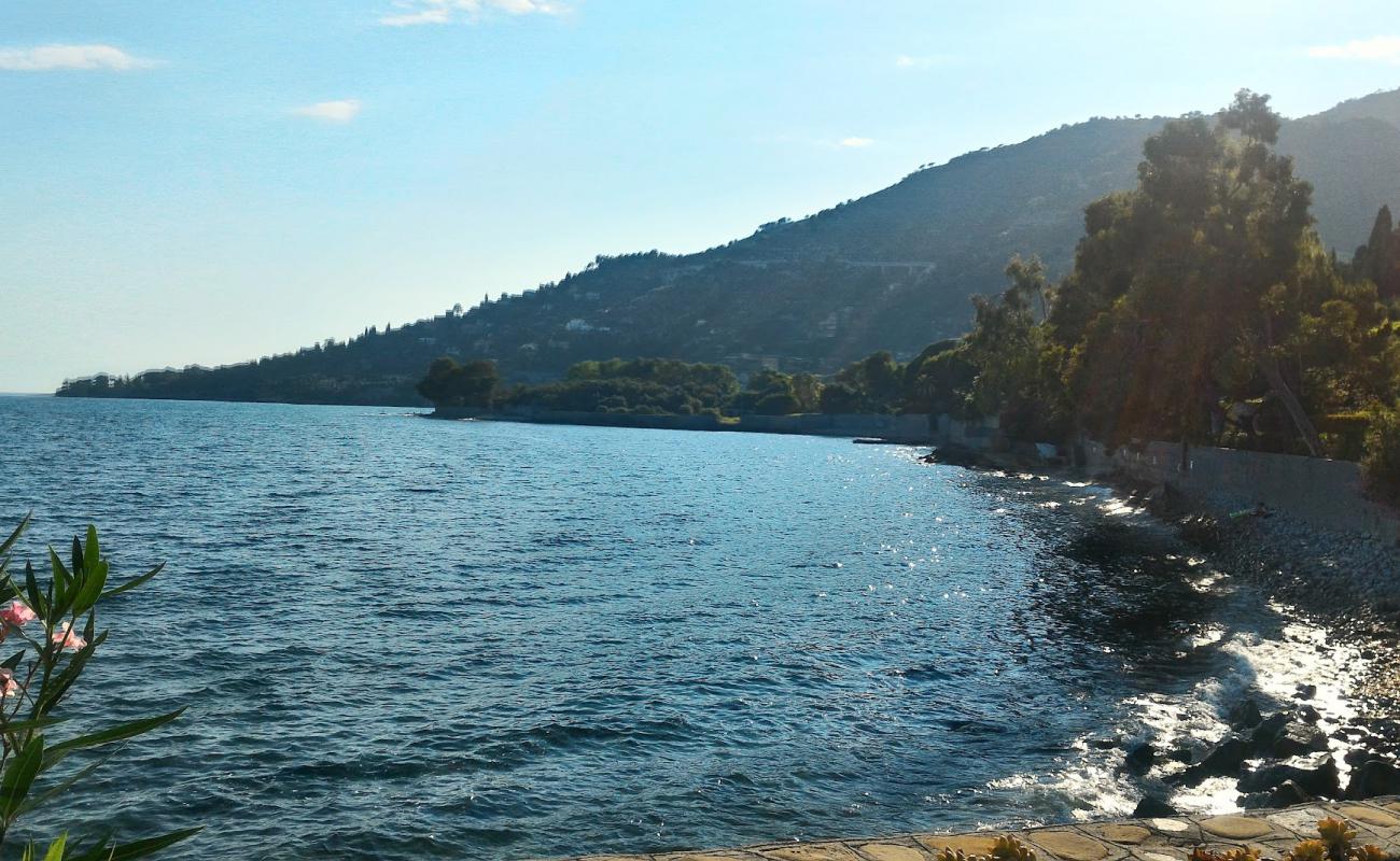 Foto de Allaverna beach con piedra superficie