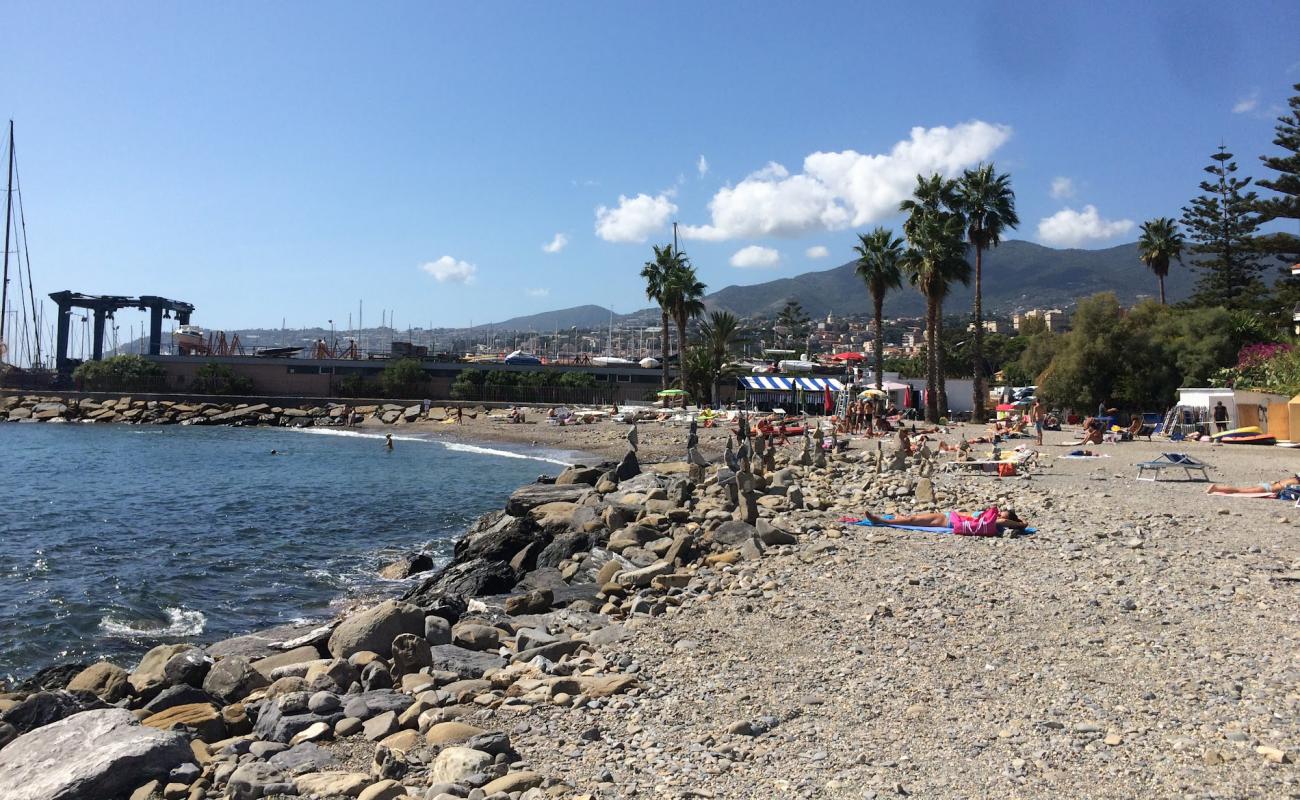 Foto de San Martino beach con guijarro fino oscuro superficie