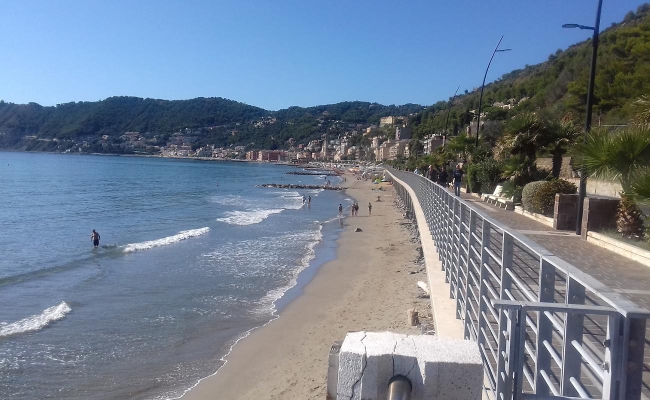 Foto de Bagni La Scogliera con arena gris superficie