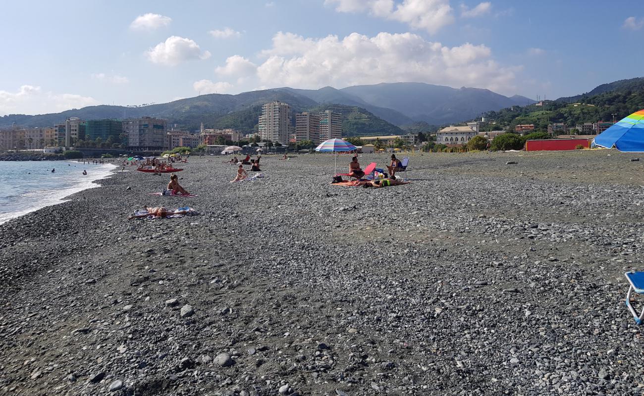 Foto de Spiaggia Multedo con guijarro gris superficie