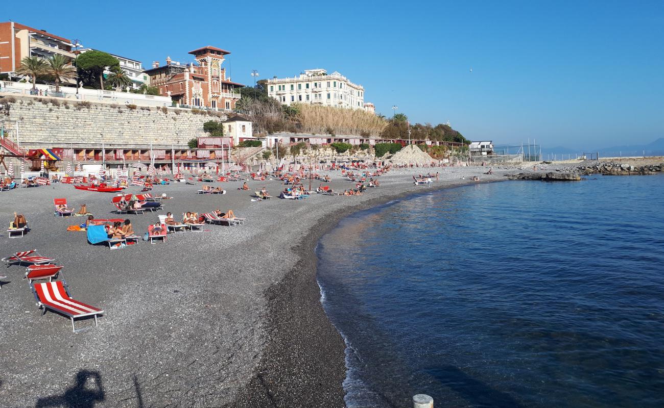 Foto de Bagni St. nazaro con guijarro fino oscuro superficie