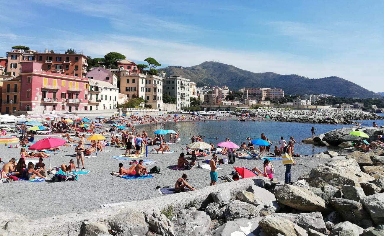 Foto de Playa de Boccadasse con guijarro fino gris superficie